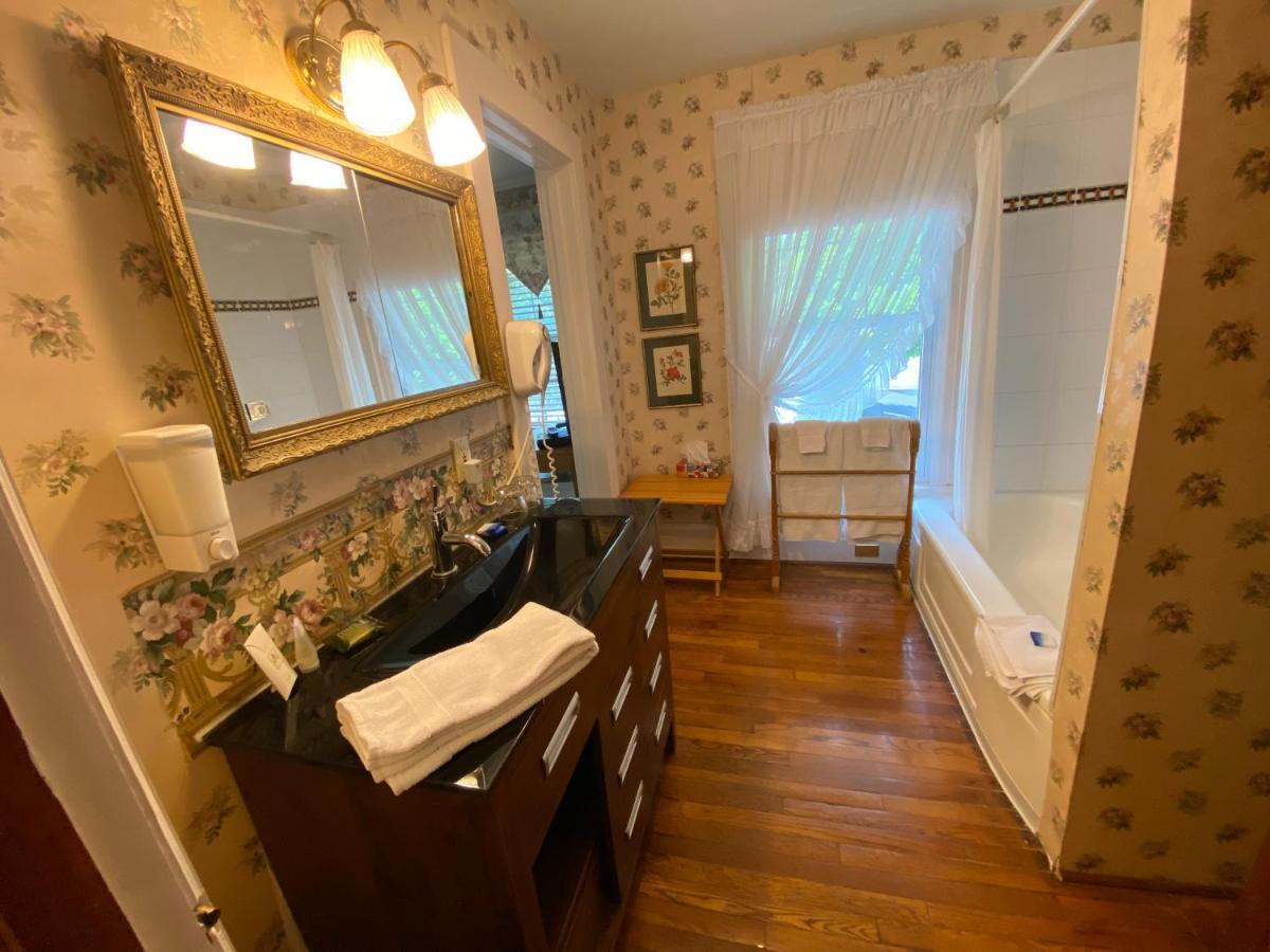 Bernard Gray Hall Bed And Breakfast 나이아가라온더레이크 외부 사진